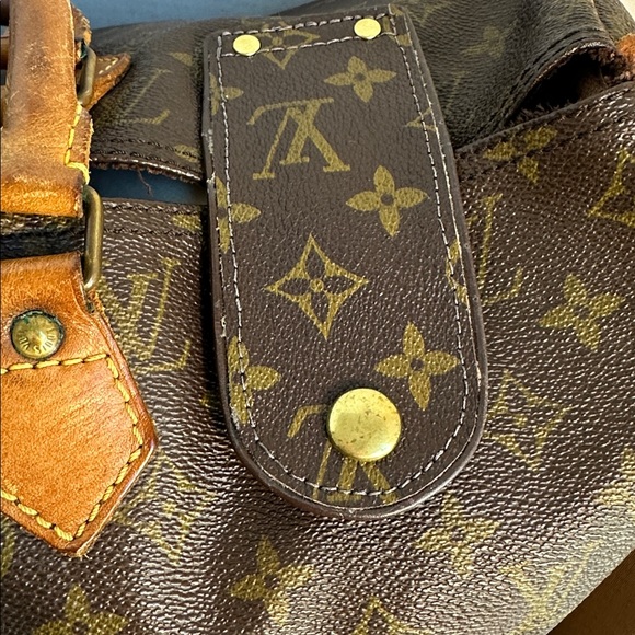 Louis Vuitton Monogram Speedy 45 Travel Bag 
Date Code SD
16” x 11” x 8” - Picture 4 of 15